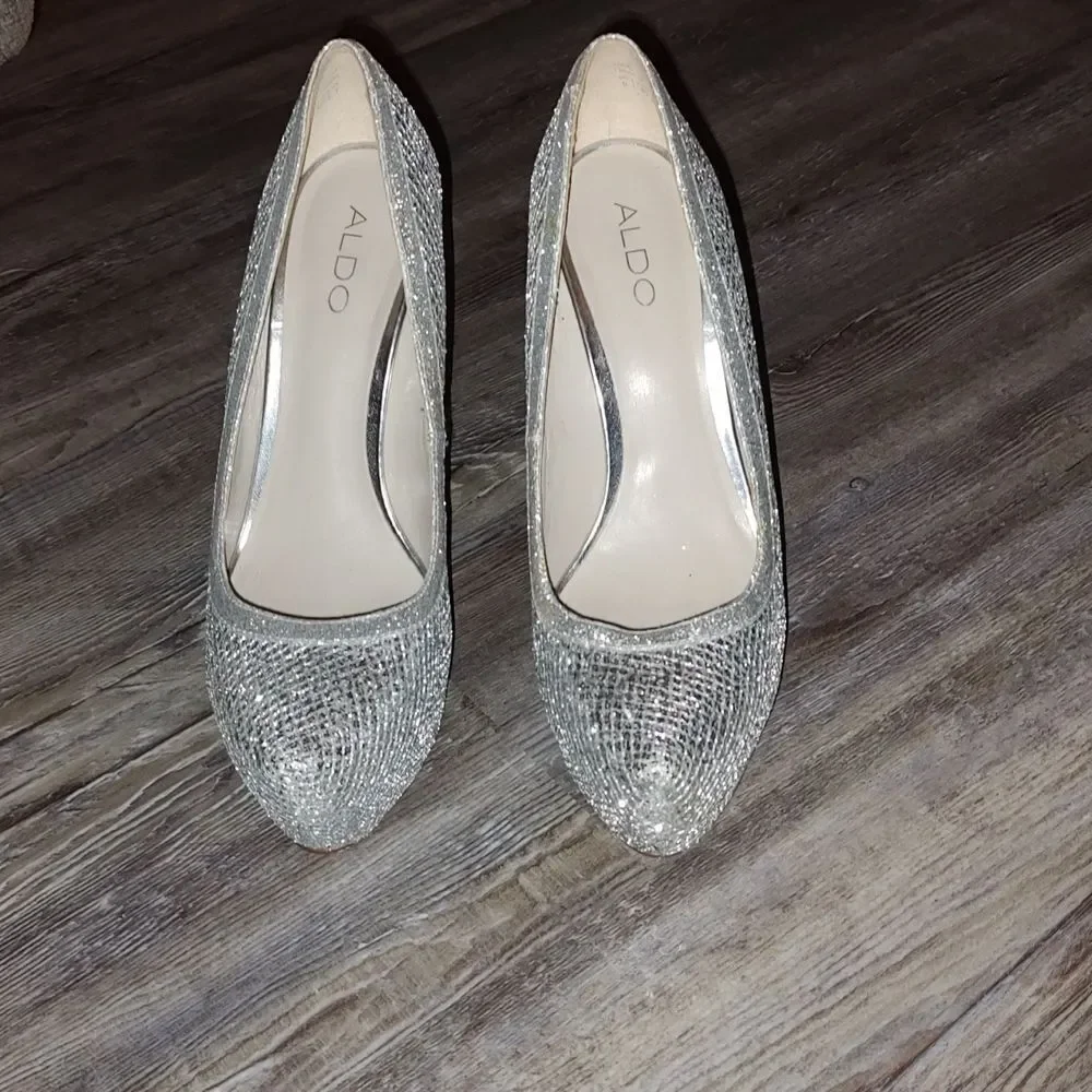Aldo silver glimmering holiday  Christmas party sexy platform heels Sz 9